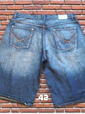 NWOT CUBE denim shorts(42)